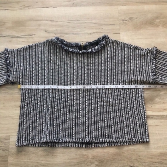 MASSIVE $10 SALE Knit Forever 21 Black & White Crop - Picture 3 of 5